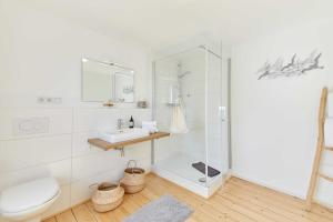 a bathroom with a shower and a toilet and a sink at NEU!!! Moselbleibe Ferienhaus 1903 in Bernkastel-Kues