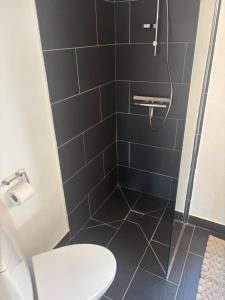 a bathroom with a shower with a toilet at Ny lækker lejlighed på Havnen in Thyborøn
