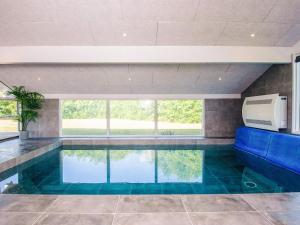 Bazén v ubytování 10 person holiday home in Hjørring-By Traum nebo v jeho okolí + 24 fotografií