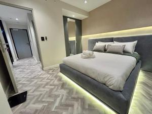 Ένα ή περισσότερα κρεβάτια σε δωμάτιο στο Foreshore place Urban Nest