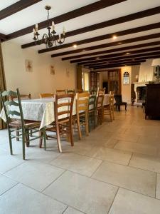 Χώρος καθιστικού στο Maison familiale- 12 couchages - 6 chambres, piscine, très grand jardin