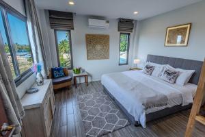Ένα ή περισσότερα κρεβάτια σε δωμάτιο στο Maenam Hills Apartments