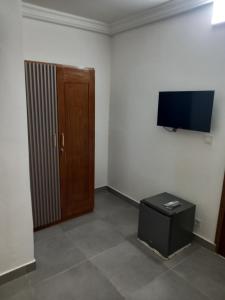 TV a/nebo společenská místnost v ubytování Achoura's house