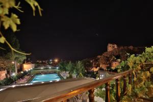 Kolam renang di atau dekat dengan Elif Stone House
