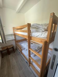 a bedroom with two bunk beds in a room at La Lauzière appartement au pied des pistes in Saint-François-Longchamp