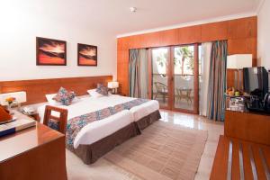 Giường trong phòng chung tại Swiss Inn Resort Dahab