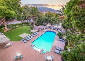 an overhead view of a swimming pool with chairs and palm trees at SunSquare Cape Town Gardens in Cape Town