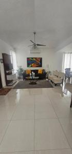Un lugar para sentarse en Holiday Retreat with Private Pool and Amazing Views