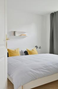 Ein Bett oder Betten in einem Zimmer der Unterkunft KOSI am Meer ACHT