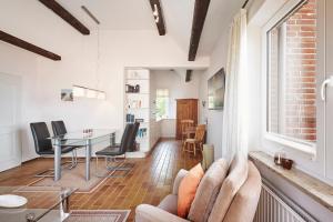 a living room with a table and chairs at Pidder Lyng 1 OG in Wyk auf Föhr