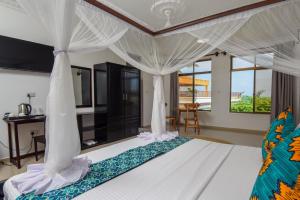 Postel nebo postele na pokoji v ubytování Zanzibar View Hotel + 37 fotografií