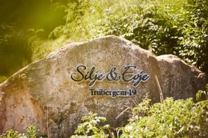 a rock with the words slip and eve written on it at Haus Evje in Utersum
