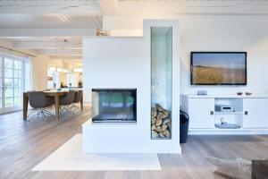 TV a/nebo společenská místnost v ubytování Friesentraum Oevenum