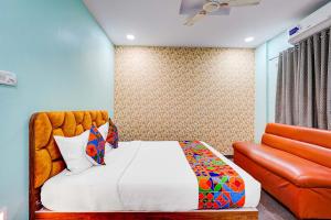 Posezení v ubytování FabHotel Emara Inn