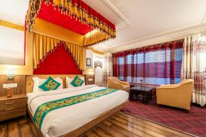 Una cama o camas en una habitación de Treebo Premium Bridge View Regency, Mall Road