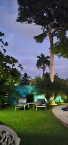 Un jardín fuera de Holiday Retreat with Private Pool and Amazing Views