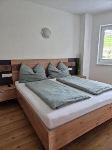 Postel nebo postele na pokoji v ubytování Ferienwohnung Abenthung
