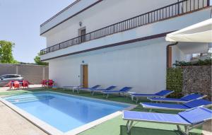 Bazén v ubytování Beautiful Apartment In Palmi With Wifi nebo v jeho okolí