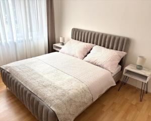 Postel nebo postele na pokoji v ubytování Hometown Corner