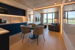Köök või kööginurk majutusasutuses NOTO Hotel +28 fotot