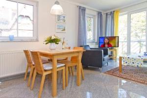 TV a/nebo společenská místnost v ubytování Villa Strandperle, App 08