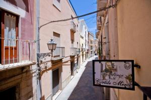 an alley with a sign on the side of a building at Residence Cortile Mercè in Trapani