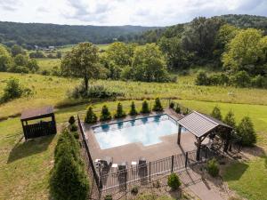 Πισίνα στο ή κοντά στο Serenity Ridge 6 Br Sleeps 16 Pool Hot Tub