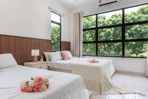 Ένα ή περισσότερα κρεβάτια σε δωμάτιο στο Rawang Corner Homestay with Arcade Game