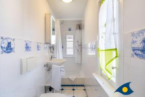 Ein Badezimmer in der Unterkunft Strandvilla Whg 01
