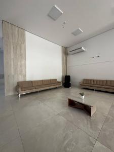 a large room with couches and a table in it at Spazzio diRoma com acesso ao Acqua Park in Caldas Novas