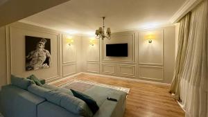 Μια τηλεόραση ή/και κέντρο ψυχαγωγίας στο Riviera Apartment +1 φωτογραφίες