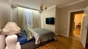 Μια τηλεόραση ή/και κέντρο ψυχαγωγίας στο Riviera Apartment