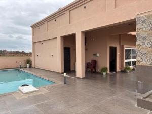 Hồ bơi trong/gần The Aura Poolside +1 ảnh