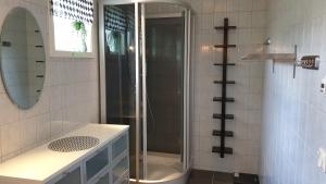 Ένα μπάνιο στο Villa Norrland +35 φωτογραφίες