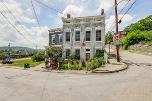una vecchia casa all'angolo di una strada di Game Days, Grubs and More Updated Cincinnati Home! a Cincinnati