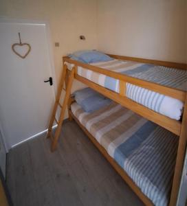 Ένα ή περισσότερα κρεβάτια σε δωμάτιο στο Le Cosy