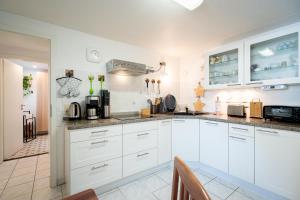 Küche/Küchenzeile in der Unterkunft Ferienwohnung Sellin 35