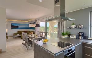 Η κουζίνα ή μικρή κουζίνα στο Villa Marika