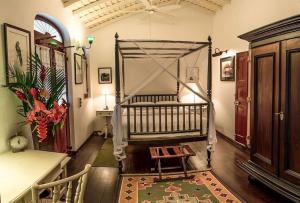 Postel nebo postele na pokoji v ubytování Royal Bar & Hotel