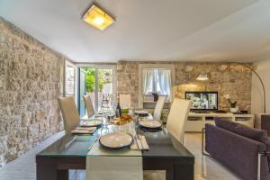 a dining room with a table and a kitchen at Villa Alea Hvar in Hvar