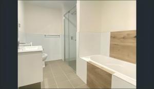 Fotografie z fotogalerie ubytování 2 Bedroom Near Nepean Hospital & Penrith v destinaci Kingswood