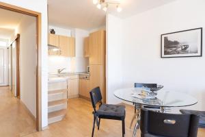 Köök või kööginurk majutusasutuses Grömitz-Center Whg 651