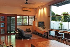 Μια τηλεόραση ή/και κέντρο ψυχαγωγίας στο The Nook Holiday Home Cozy, Stylish, Swimming Pool