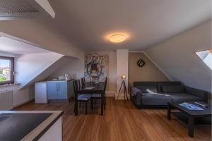 Posezení v ubytování Hafenhaus Kapitänsdeck