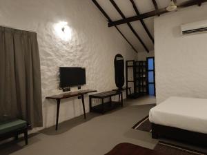 Et tv og/eller underholdning på WOW STAYZ2 Pachmarhi Ecotel Resort