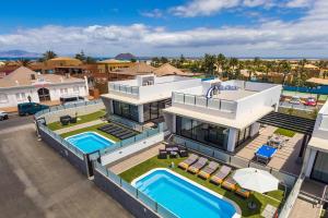 Bazén v ubytování Villa Alana by Villa Plus nebo v jeho okolí