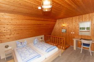 Postel nebo postele na pokoji v ubytování Ferienwohnungen unter Reet 45106