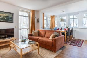 Posezení v ubytování Ferienwohnung 19 Villa Eden mit Strandkorb + 14 fotografií