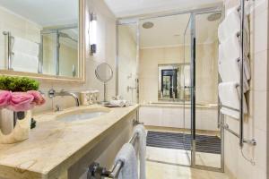 Ванная комната в The Franklin London - Starhotels Collezione