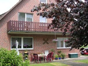 a house with a table and chairs in front of it at Landgasthaus Zum Naturschutzpark in Bispingen